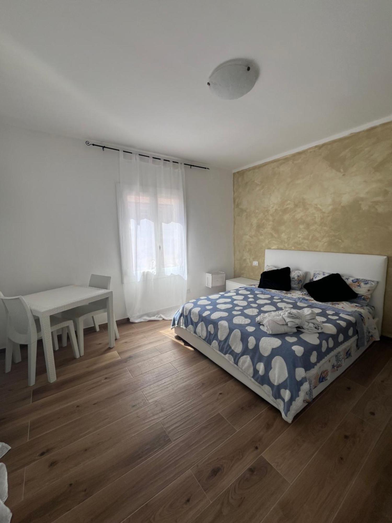 La Casa Del Giglio Hotel Albenga Ngoại thất bức ảnh