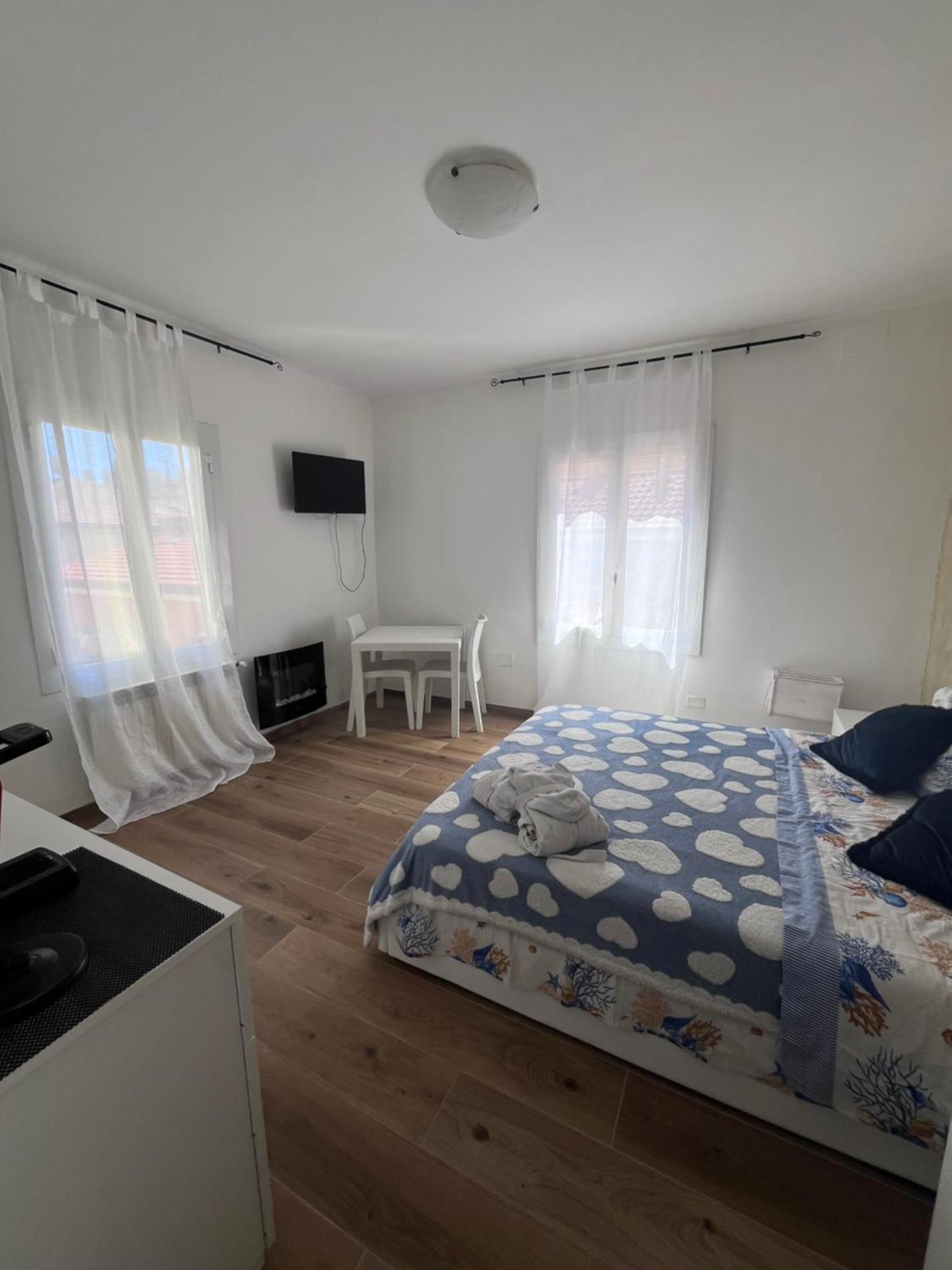 La Casa Del Giglio Hotel Albenga Ngoại thất bức ảnh