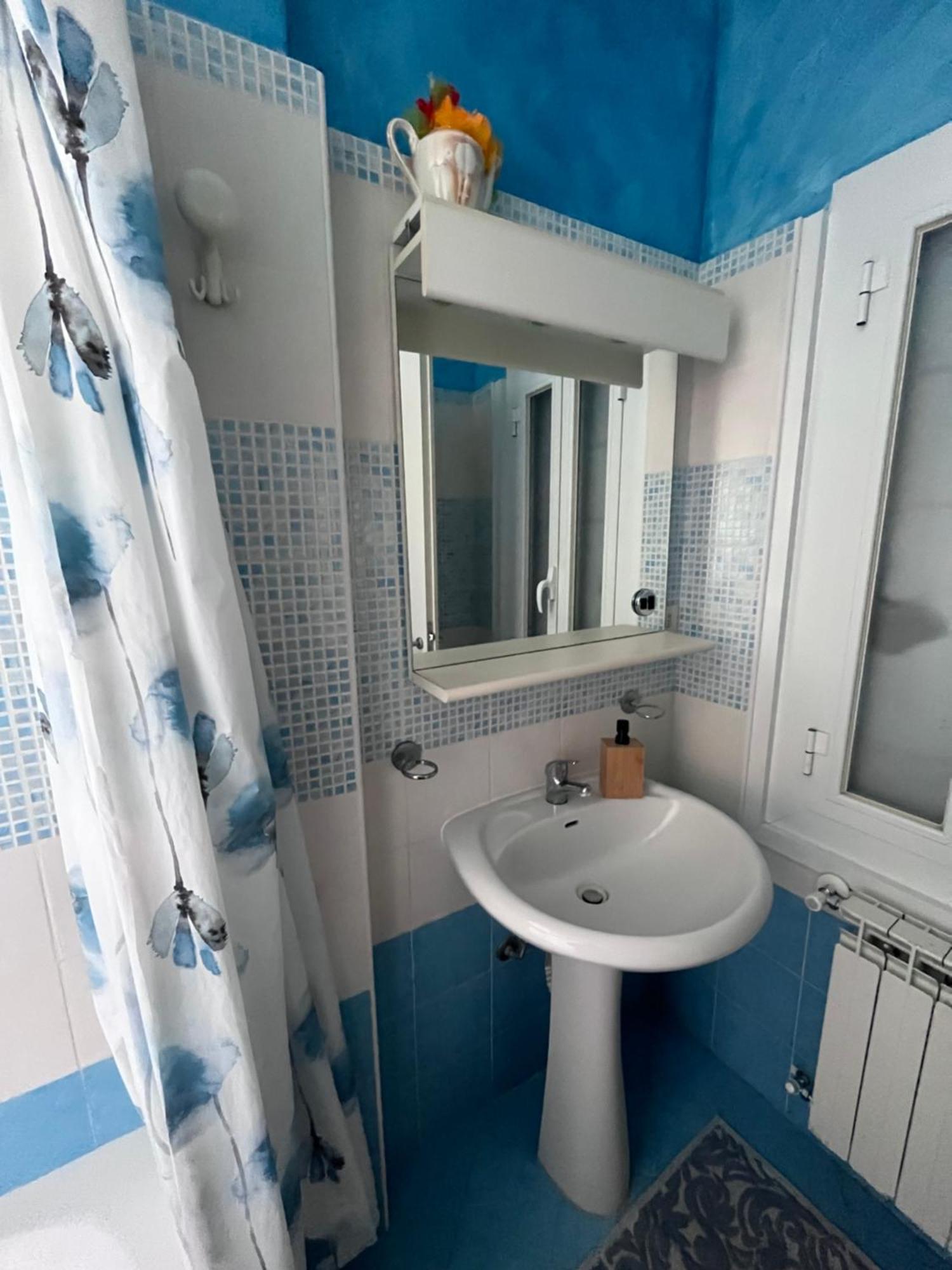 La Casa Del Giglio Hotel Albenga Ngoại thất bức ảnh